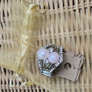 Elegant Silver and Pearl Women's Ring